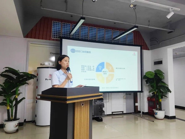 副總經(jīng)理呂秀玲關(guān)于《管理賦能》發(fā)表了重要講話